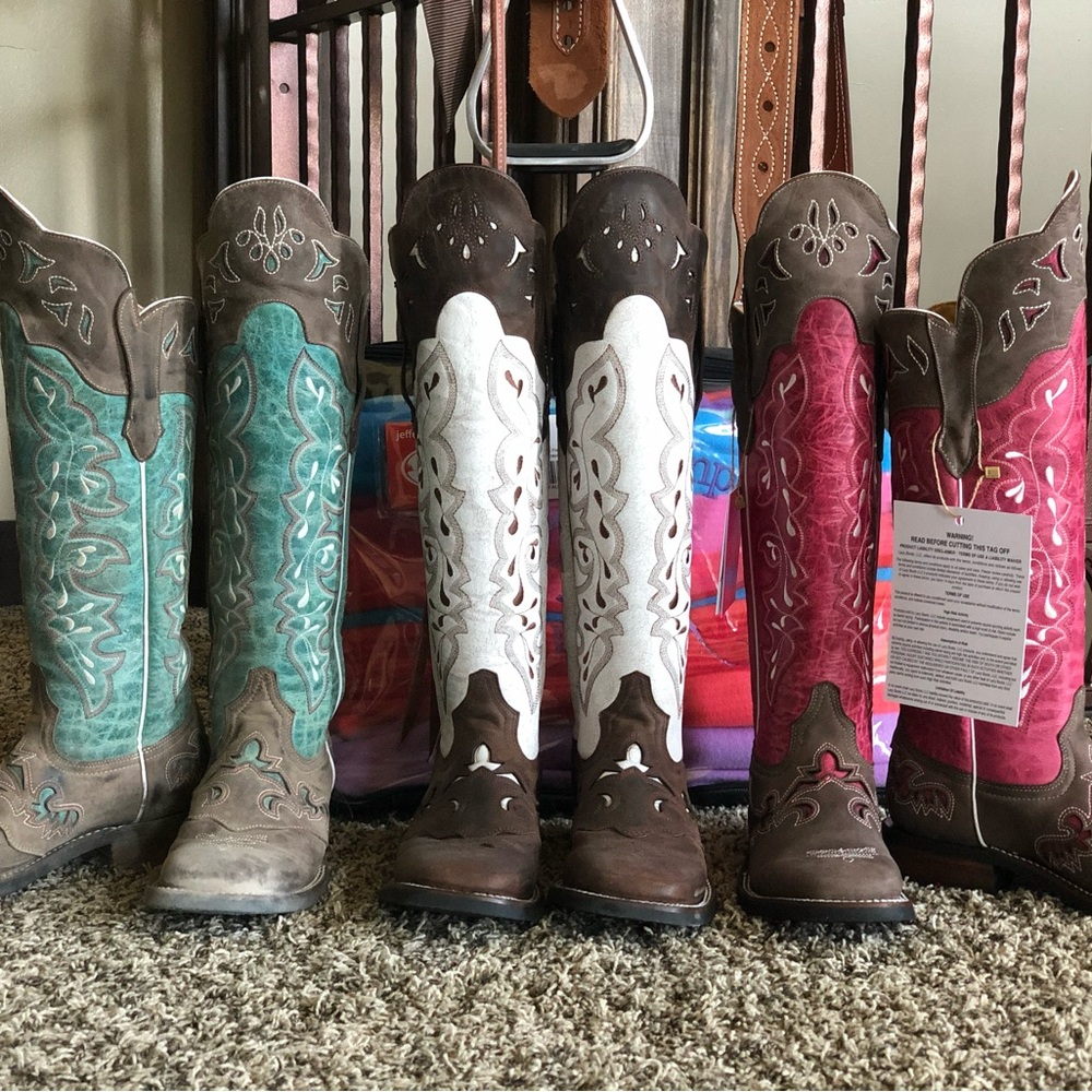 Women’s Two-Tone Western Heeled Boots - White and Turquoise Options